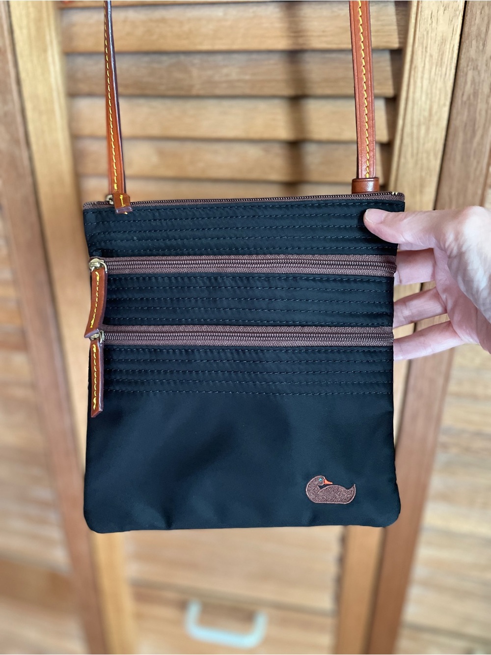 Dooney and Bourke Crossbody EUC.
